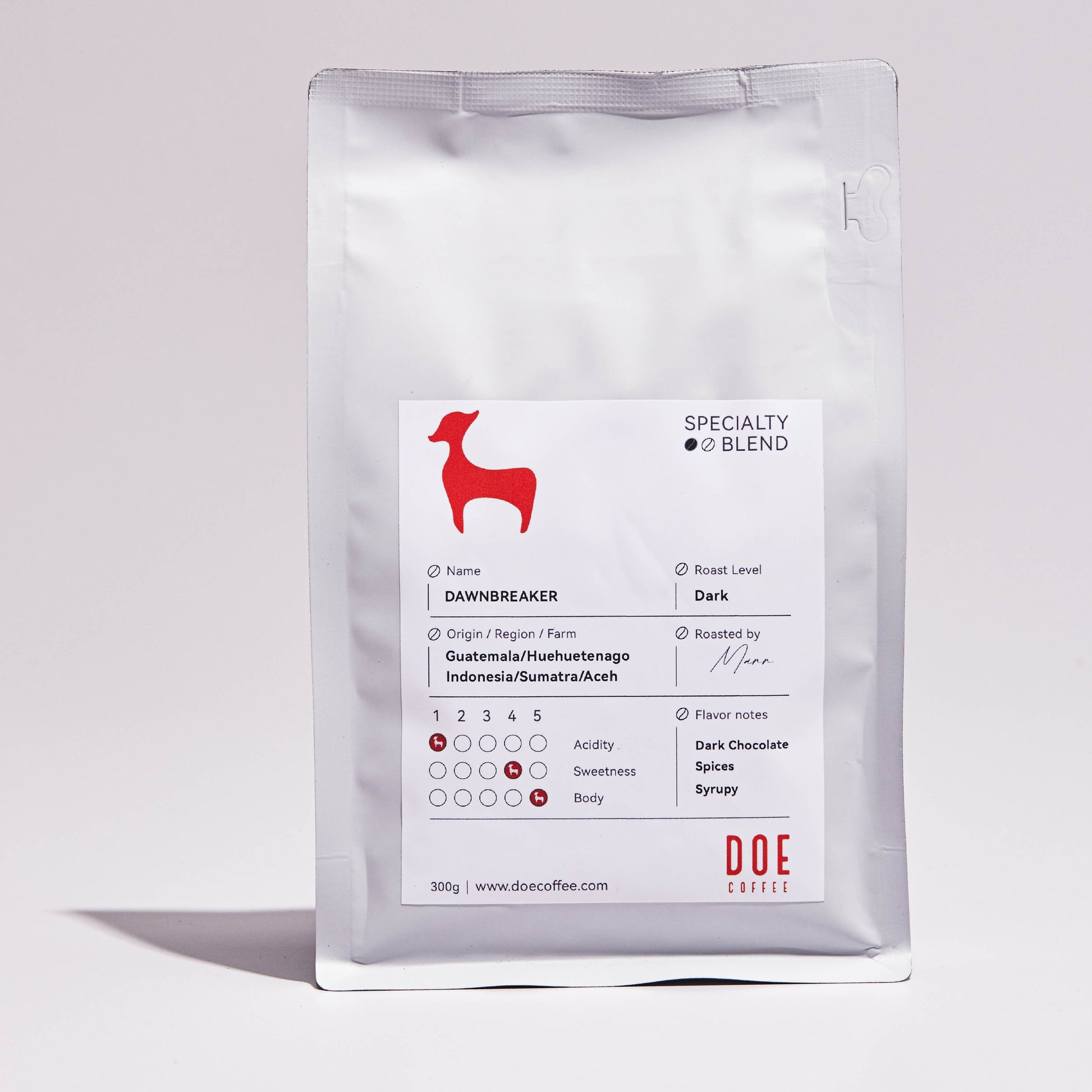 A 300g bag of dark-roasted coffee beans from Guatemala and Indonesia, featuring flavor notes of dark chocolate, spices, and syrupy richness